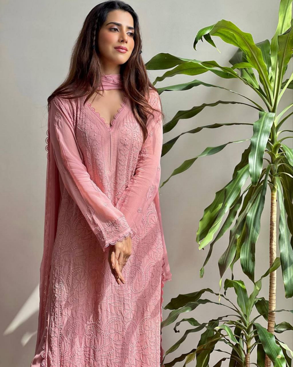 Gorgeous Peach Pure Georgette Embroidery Work Pakistani Suit Whit Dupatta