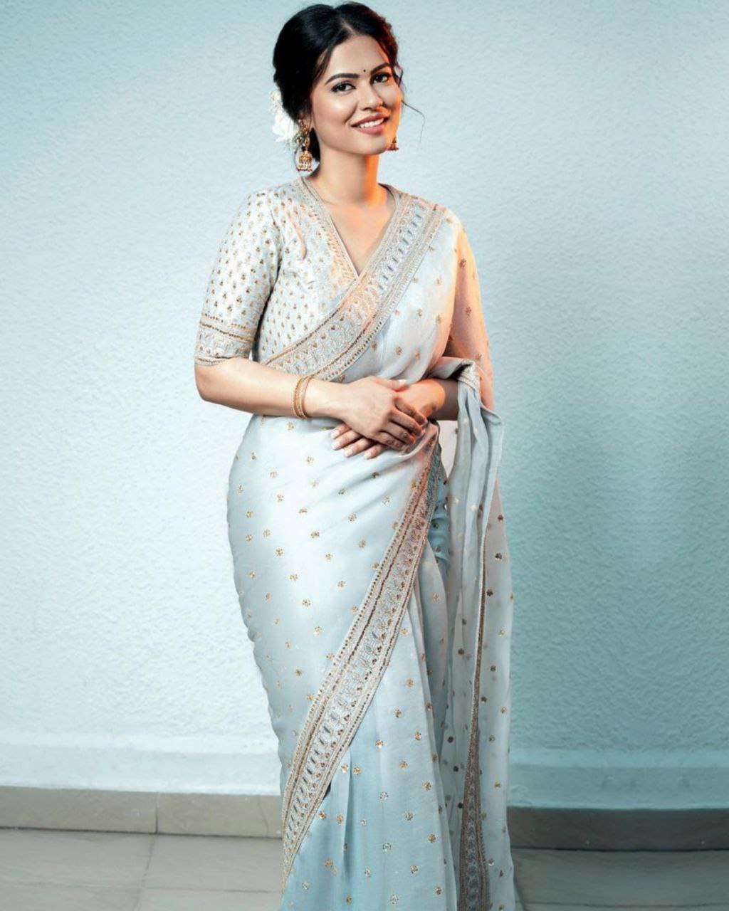 Ace The Slim Look By Draping These Handloom Designer Sarees