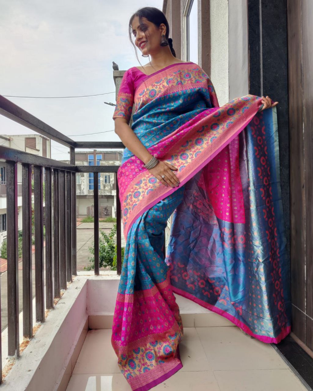 Blue And Pink Banarasi Saree, Length: 5.5 at Rs 1499 in Angul | ID:  21053341191