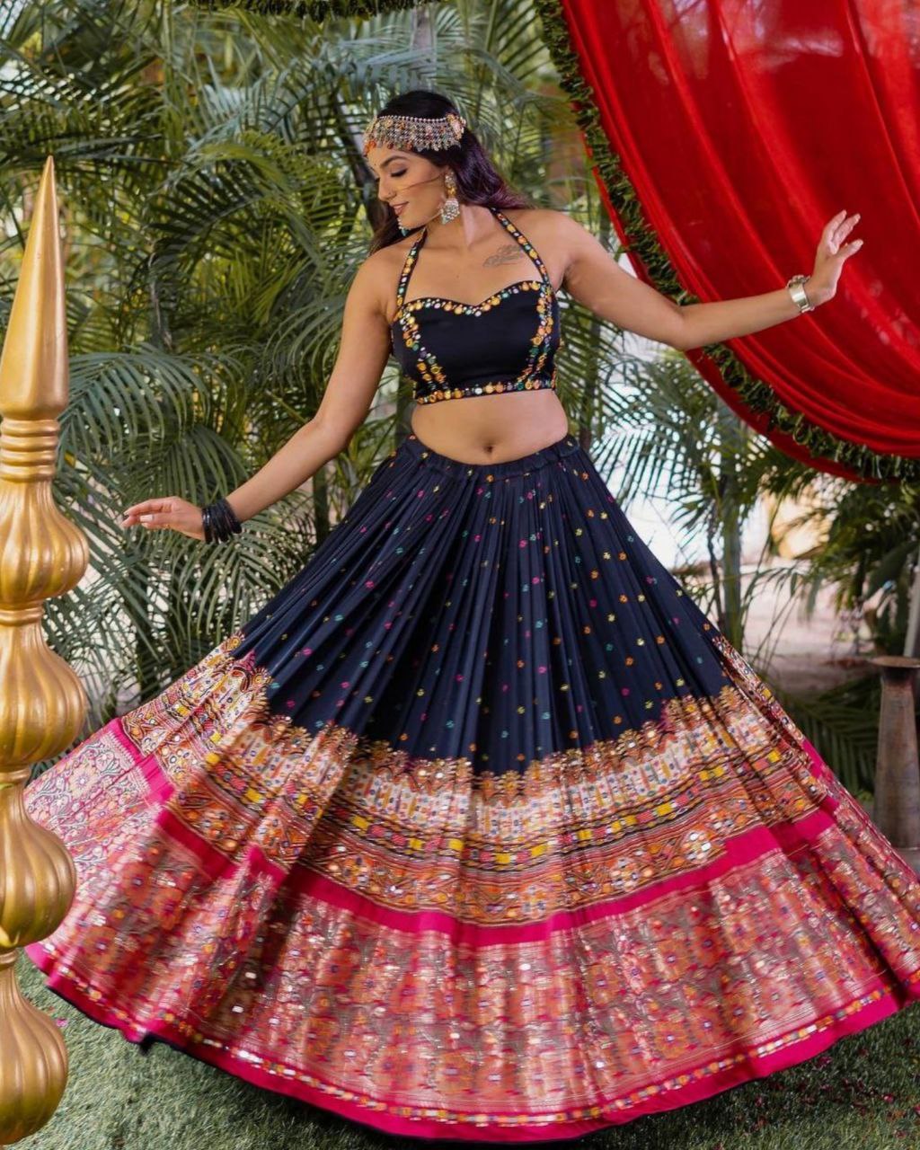 Contrast Bridal Dupattas Are Making A Comeback! | Latest bridal lehenga, Bridal  lehenga, Indian bridal outfits